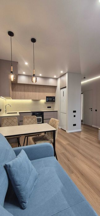 Продам квартиру в ЖК Варшавський 2