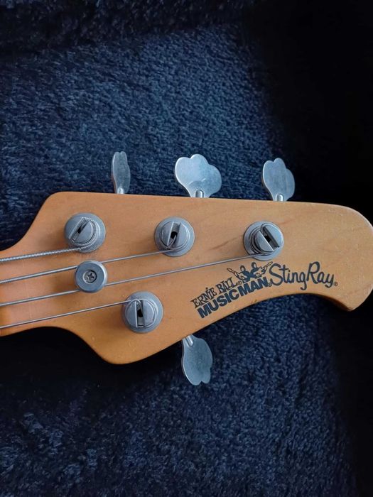 Gitara basowa Music Man Sting Ray