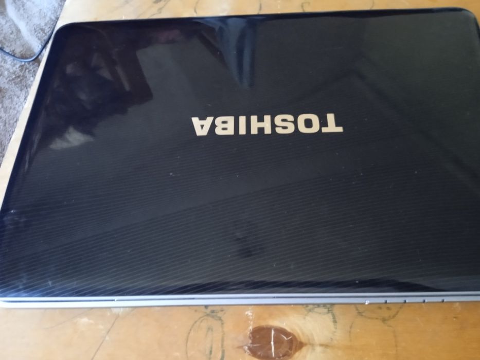 Ноутбук TOSHIBA .