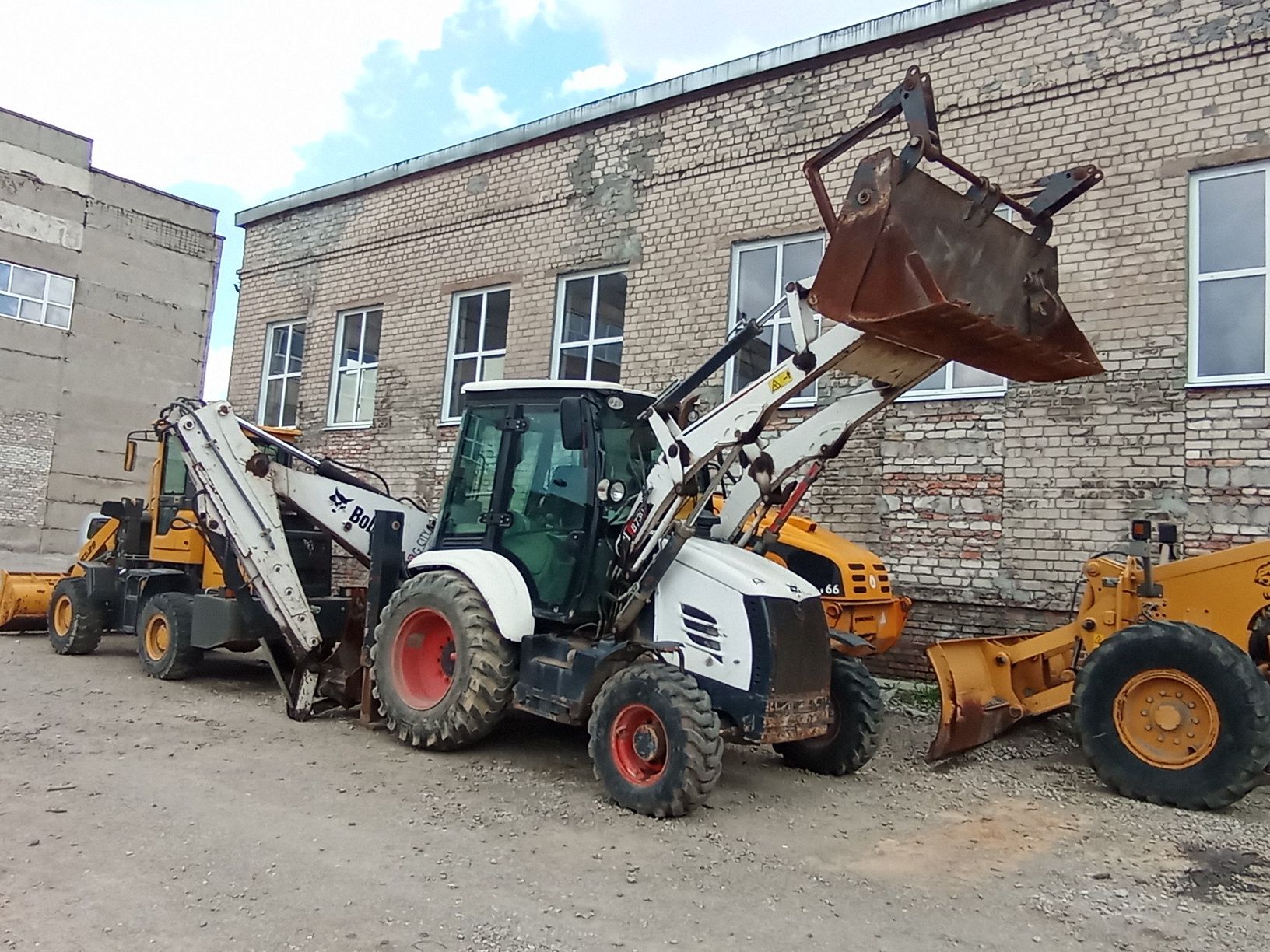 Екскаватор-навантажувач Bobcat B730 готов до роботи 2018 рік