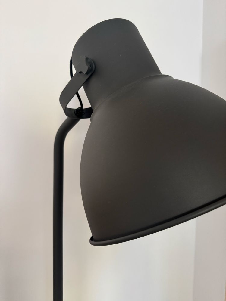 Cabdeeiro ferro cinza Ikea