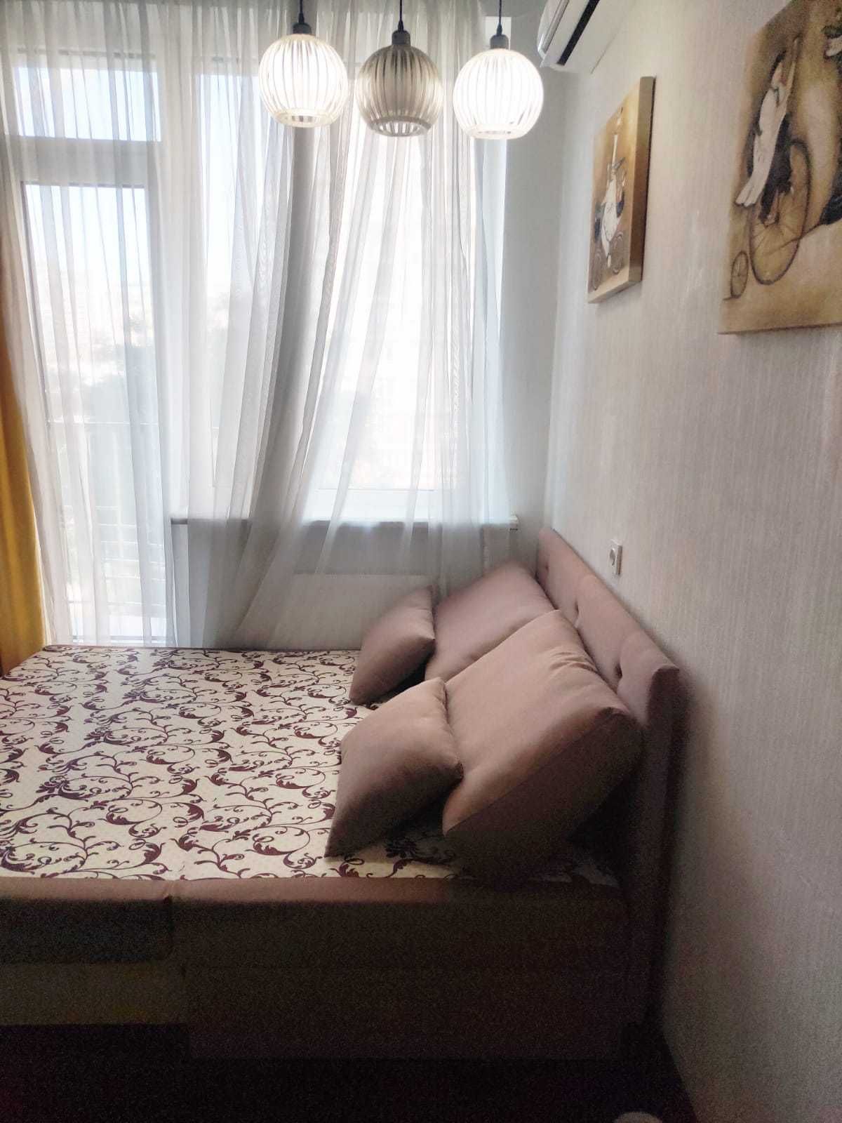 Аренда Аркадия посуточно спальня кровать 2диван 2+2+2 балкон море 500м