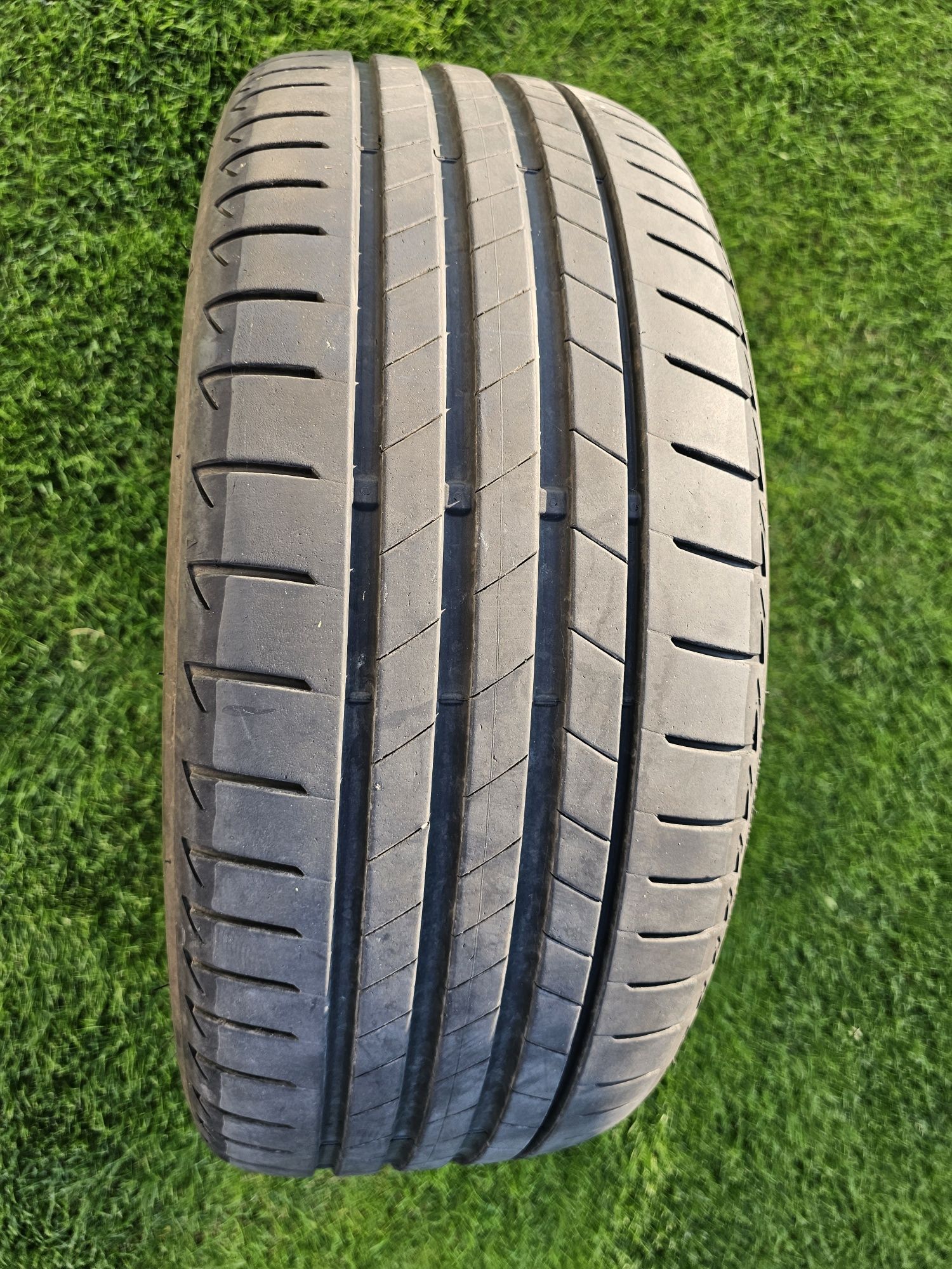 Opona Bridgestone letnia 225/40 R19