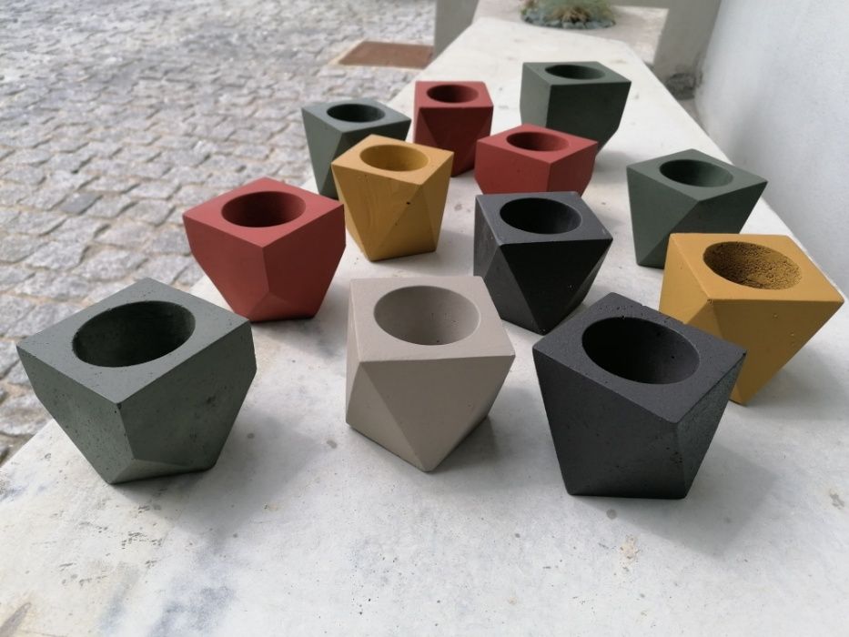 Vasos em cimento pequenos