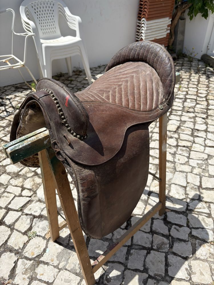 Sela de cavalo meia portuguesa e meia americana