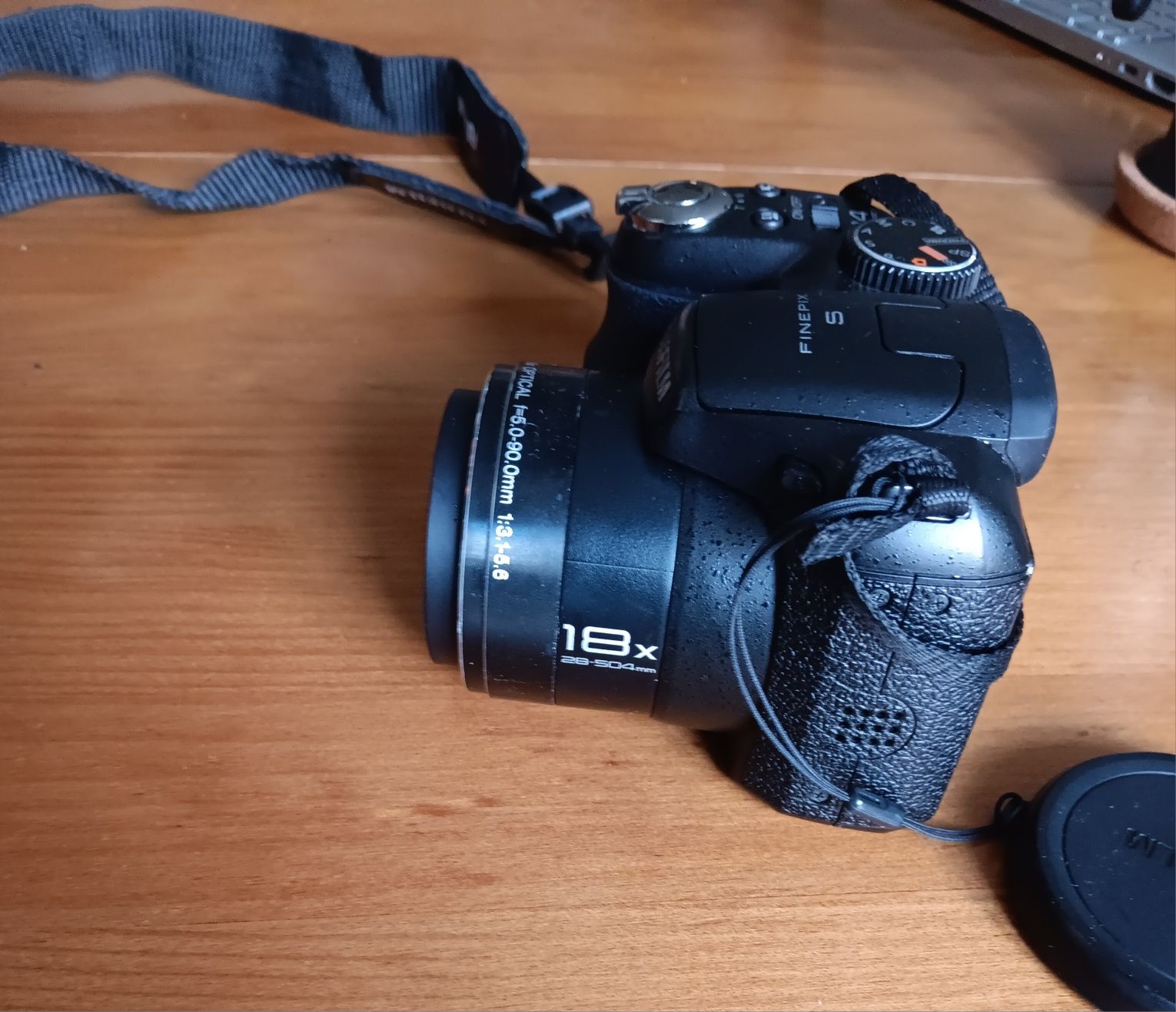 Fujifilm Finepix S + bolsa protetora à prova de chuva
