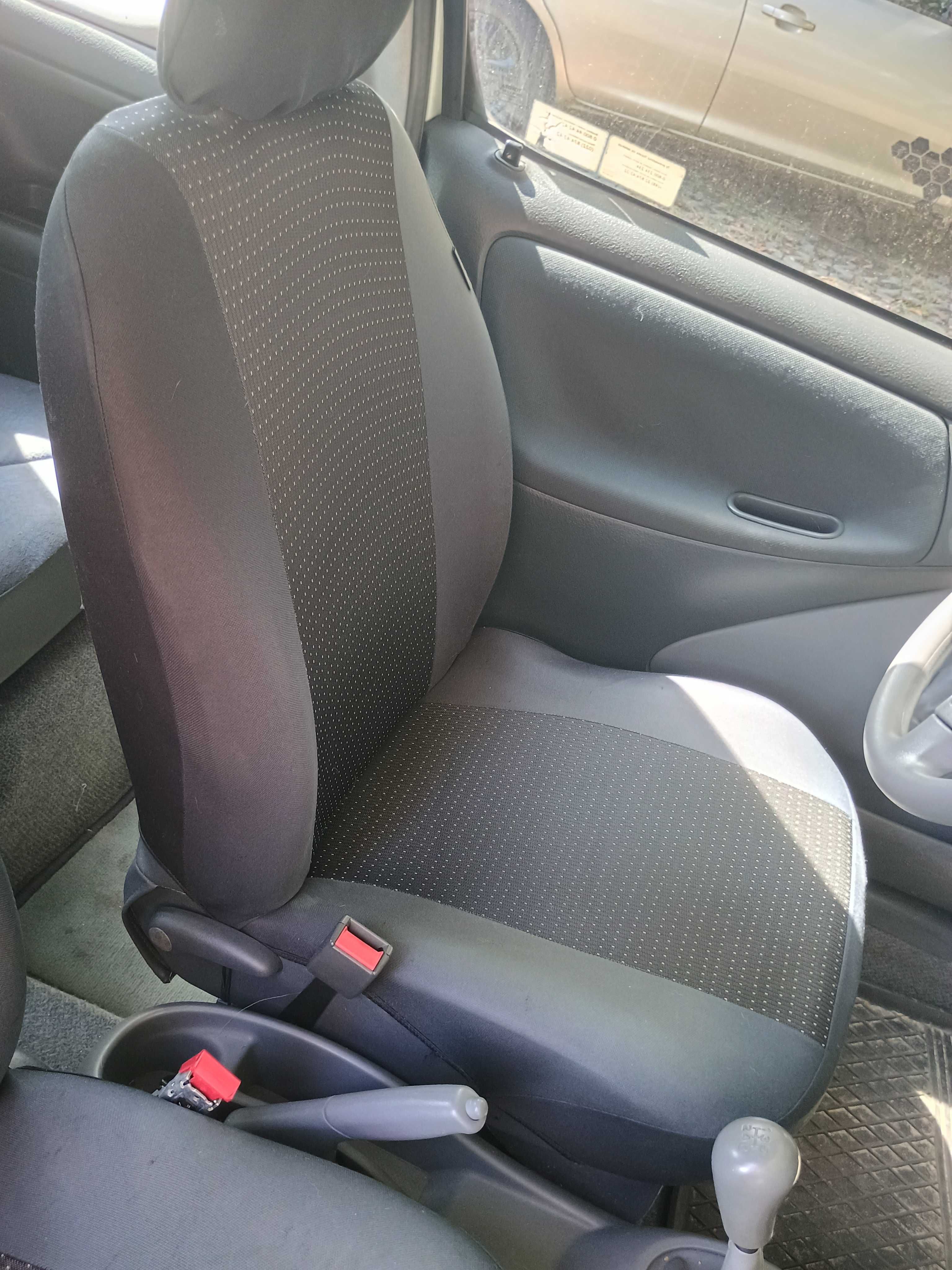 Toyota yaris 2002 jeździ skręca hamuje OC PT do 2026