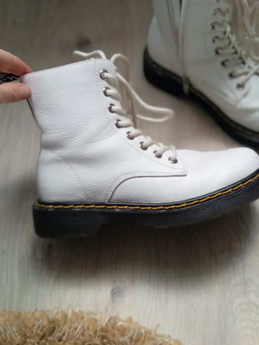 Продам весняні  шкіряні чобітки