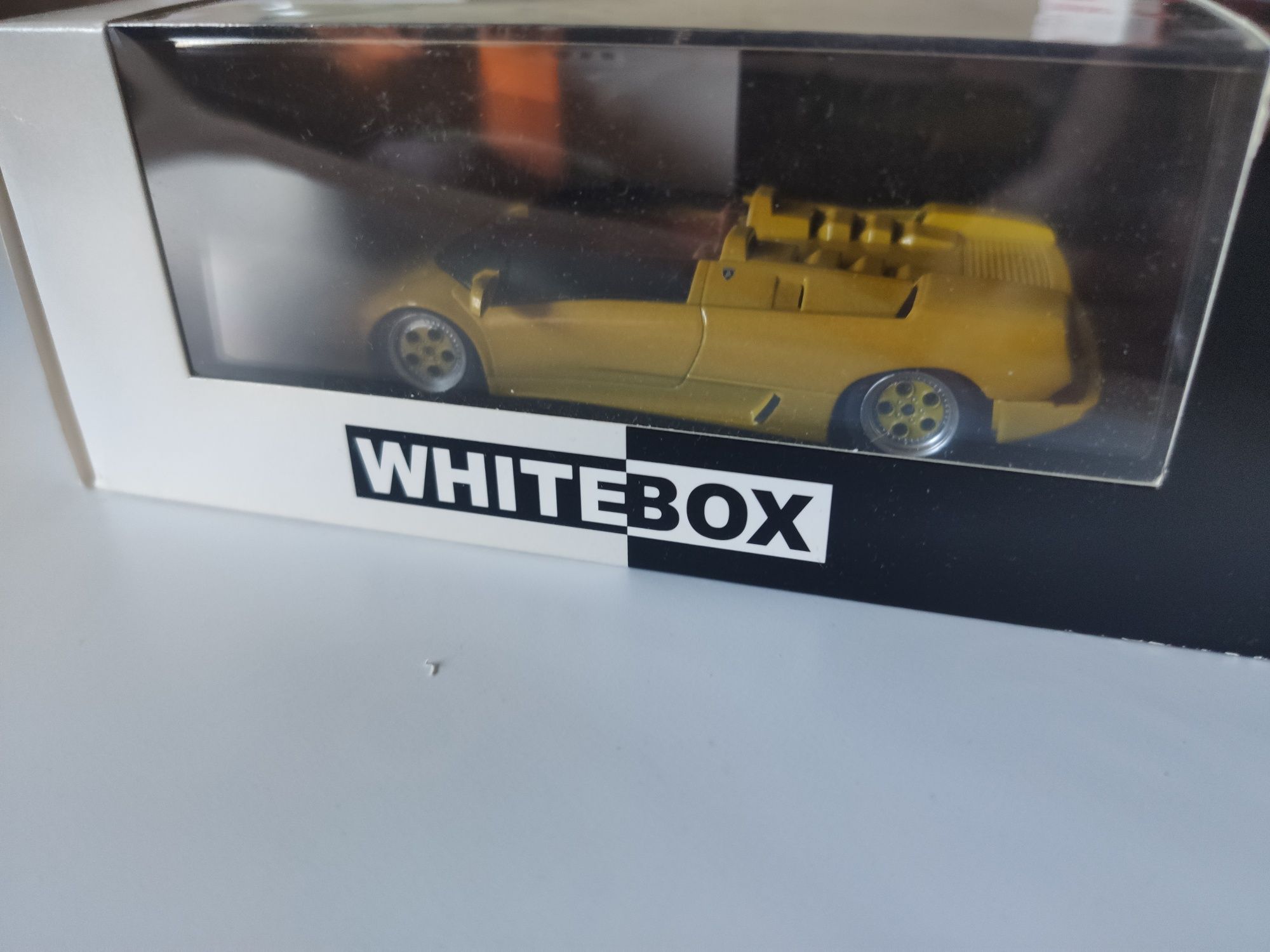 Whitebox Lamborghini Diablo Roadster 1:43 nowy
