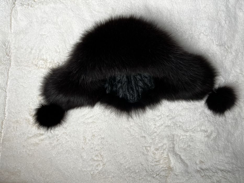 Шкіряна шапка з натуральним хутром песця