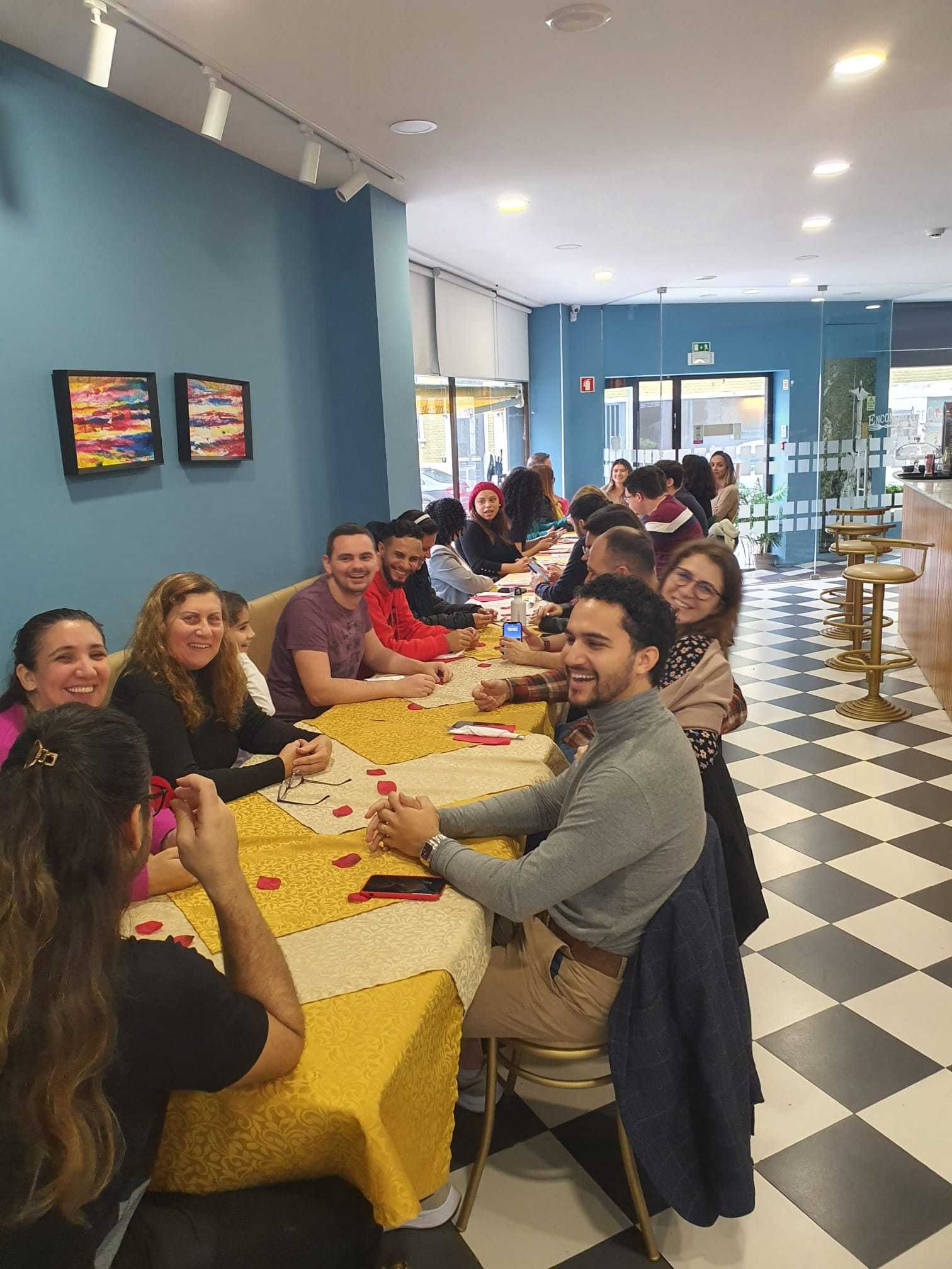 Negócio à venda restaurante equipado com karaokê e espaço de eventos.