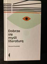 Książka "Dobrze się myśli literaturą" Ryszarda Koziołka