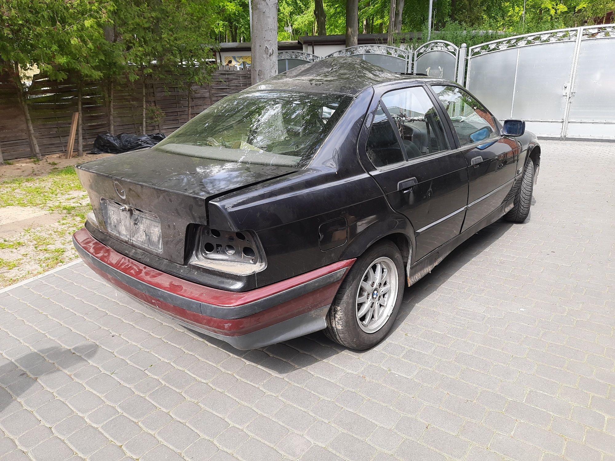 Części bmw e36 na części e36 sedan błotnik e36 rarytas