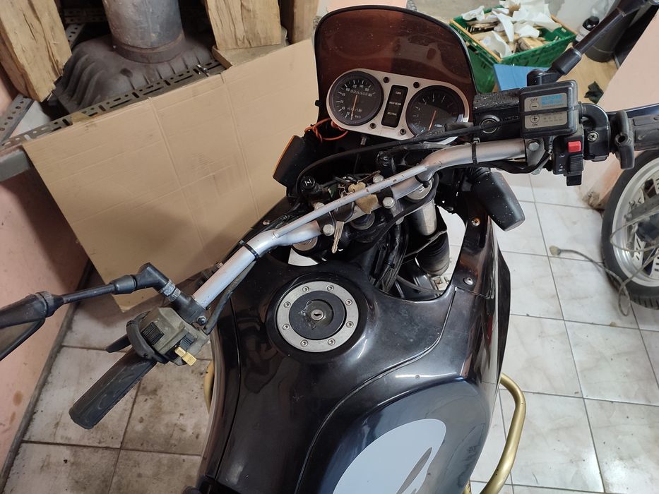 Suzuki DR 800 S Big części bak owiewki koła lagi koło licznik szyba