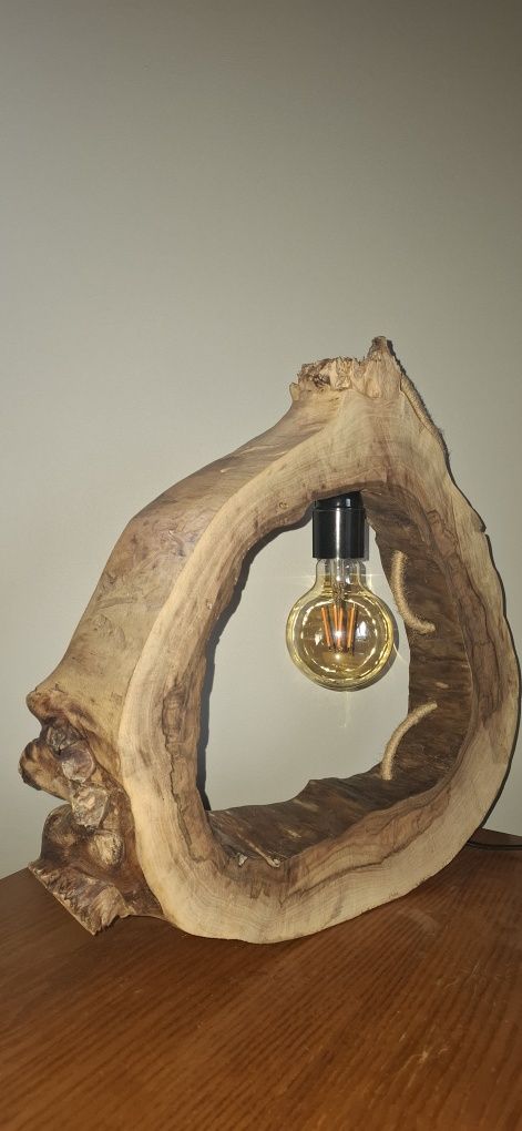 Lampa na stolik hit