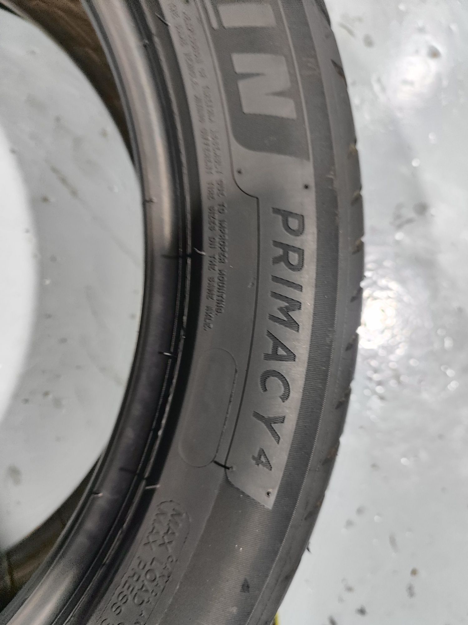 2 pneus semi novos 205-50R17 Michelim - Oferta dos portes