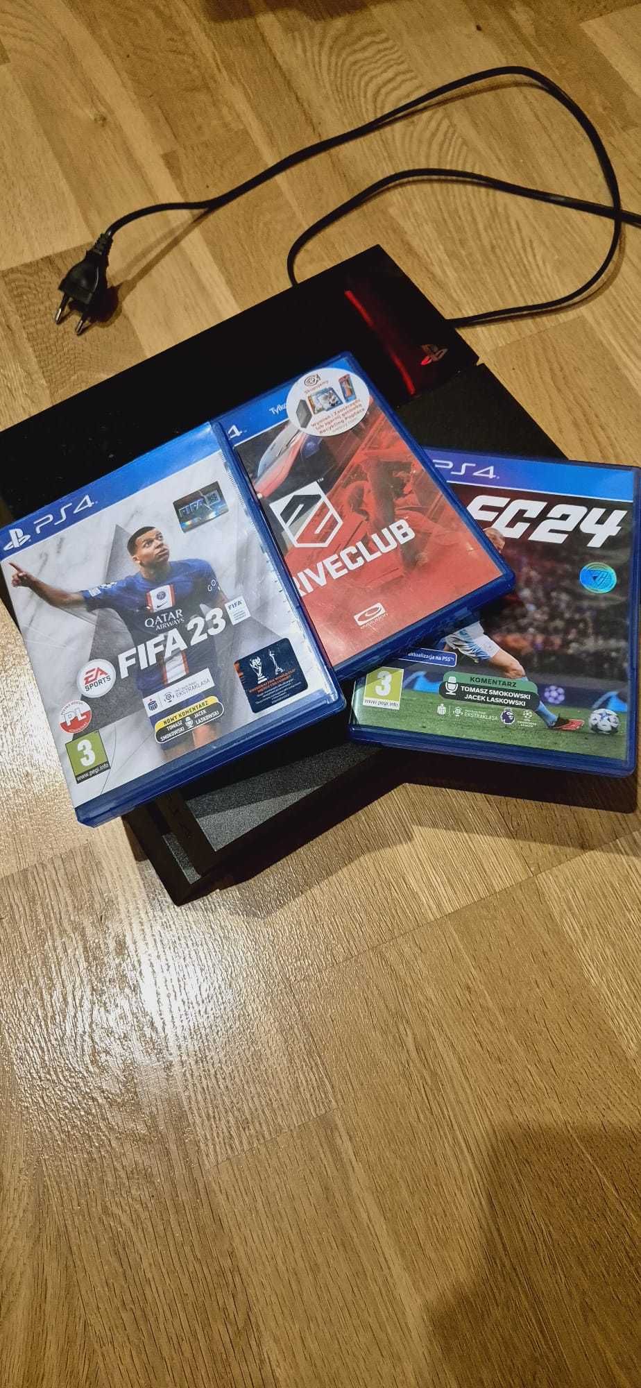 PlayStation 4 + 2 pady i 2 gry