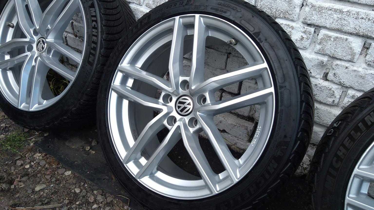 [70] GOLF JETTA Octavia 225/40/18 A B klasse LEON  A3 C204 tpms 5x112