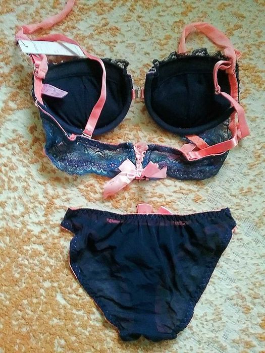 Комплект нижньої білизни push up з об'ємними 3d трояндочками