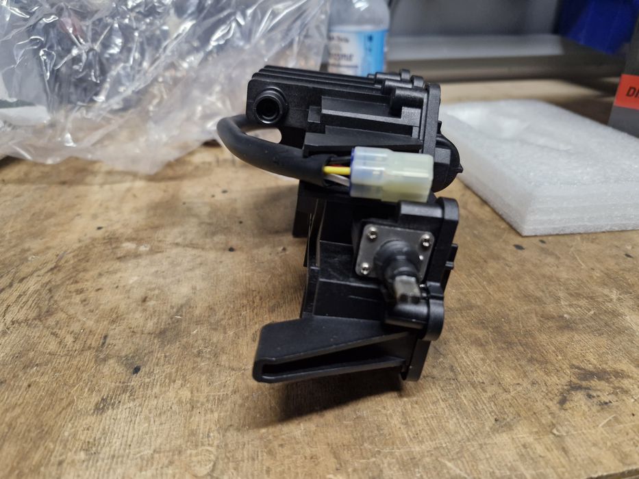 Sterownik sterowanie actuator napedu 2/4 wd Kymco mxu 500 IRS Artic Ca