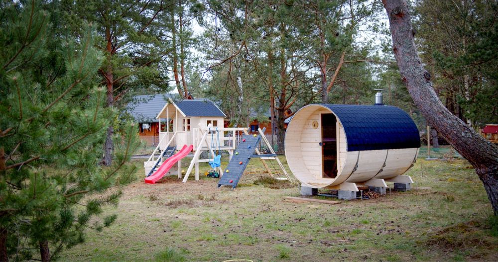 Domek wśród sosen z balią z jacuzzi i SAUNĄ , Borsk,