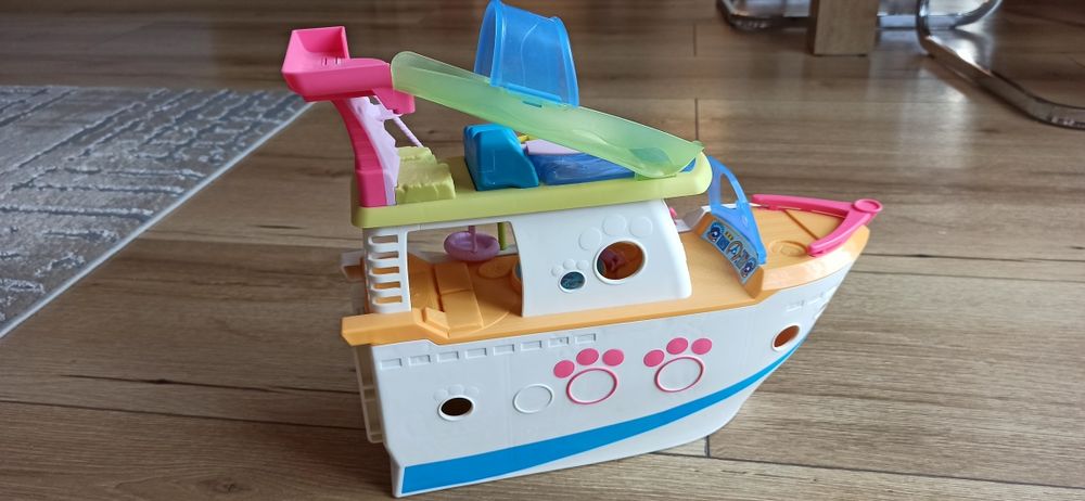 Statek Pet Shop Hasbro z figurkami