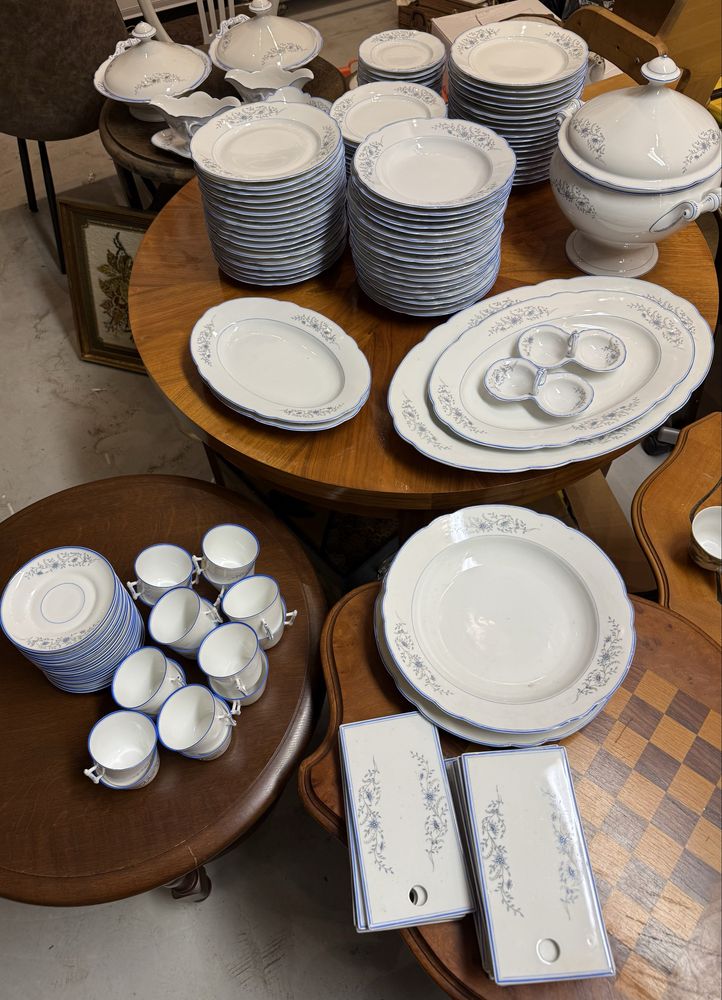 Ogromny serwis porcelanowy obiad śniadanie biały kwiatu błękitny 1383