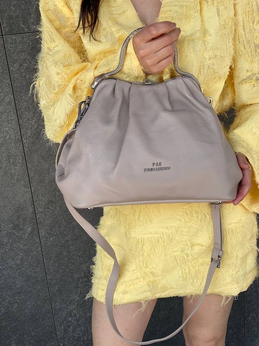 Сумочка з натуральної шаіри з ефектною ручкою