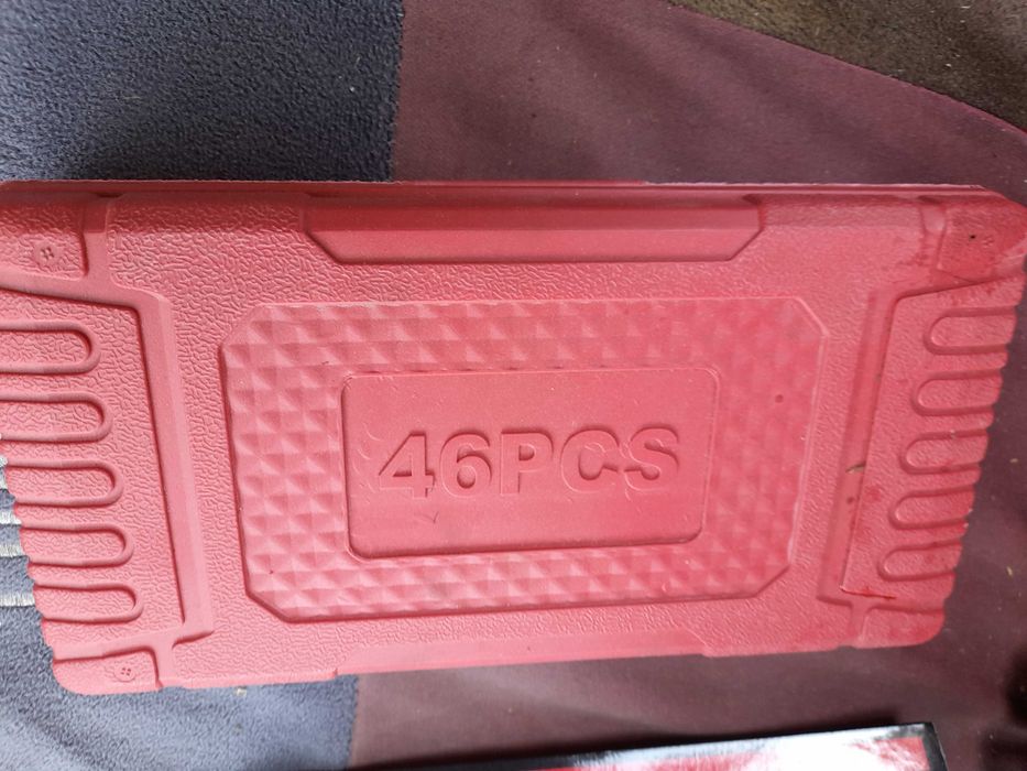 Набір головок ключів в кейсі з тріскачкою та викруткою з подовжувачами