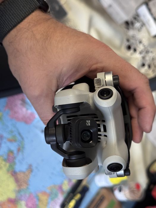 Dji mini 4 pro sam dron z baterią