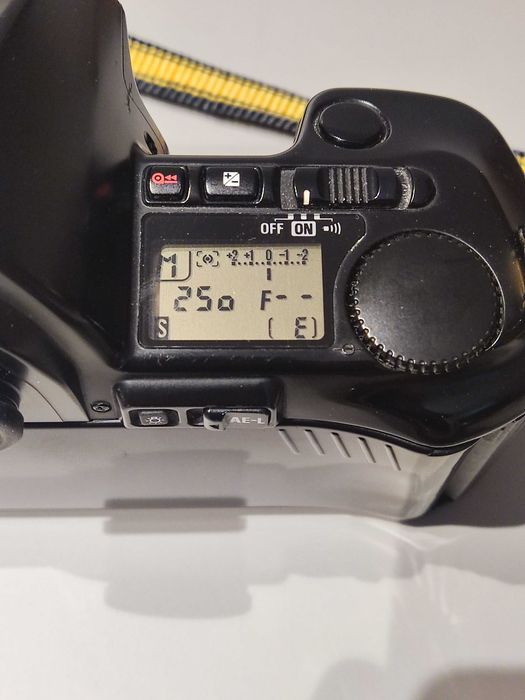 Nikon N8008S (F-801S) - Câmara Analógica - reservada
