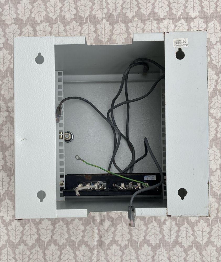 Szafka serwerowa instalacyjna,Patch panel RJ-45