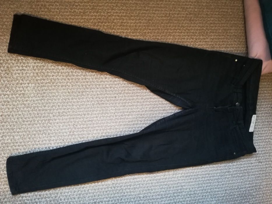 Czarne jeansy rurki Esmara