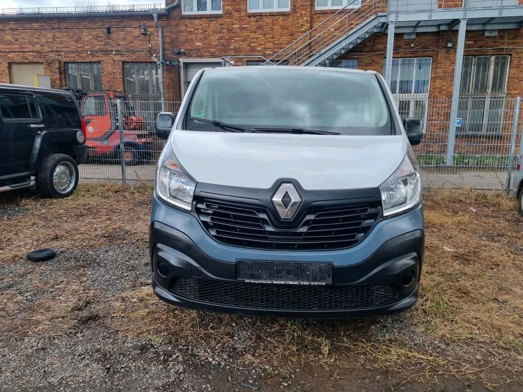 Бампер Renault Trafic III та ін. запчастини Рено Разборка