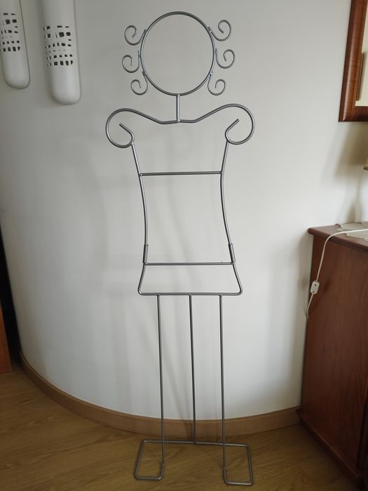 Cabide manequim em metal