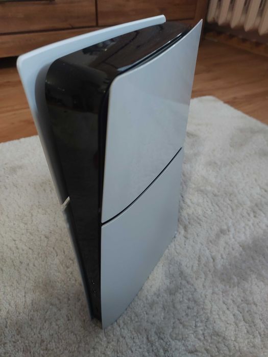 Playstation 5 Slim + 2 pady