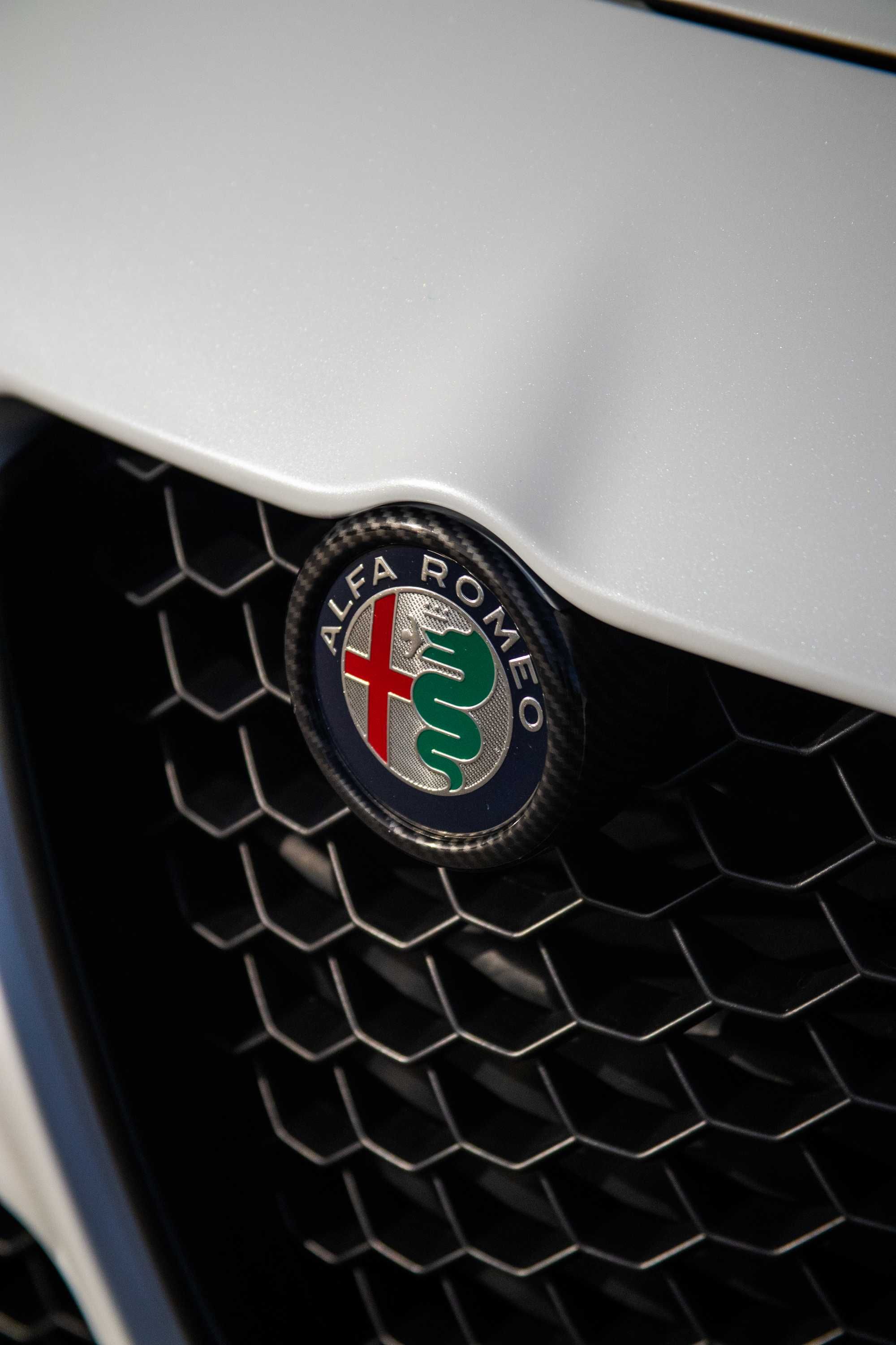 Auto do ślubu Alfa Romeo Giulia – elegancja i styl w wyjątkowym dniu!