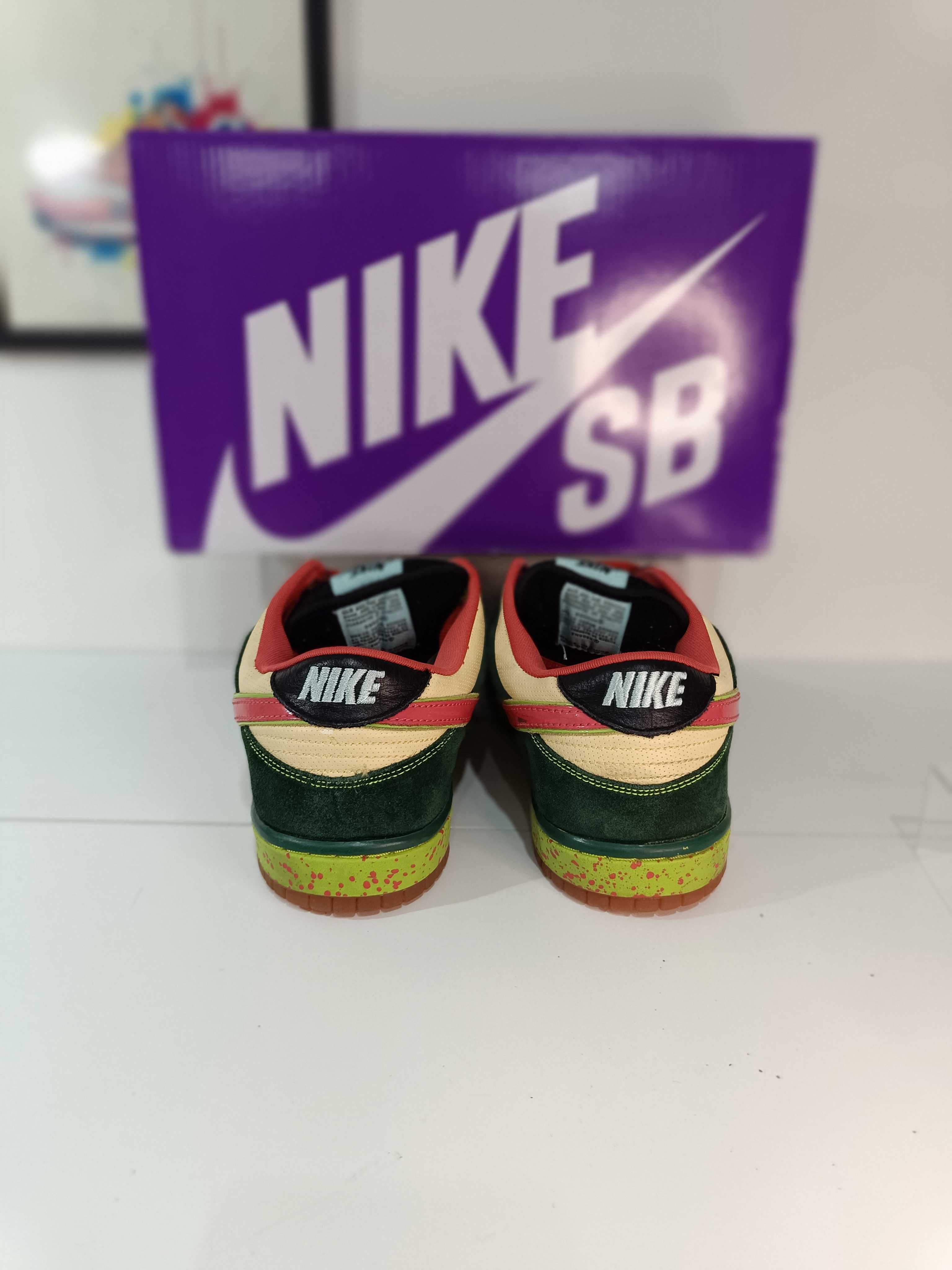 Nike SB Dunk Low Mosquito