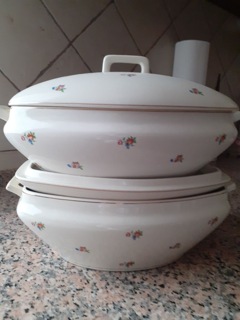 Louça muito antiga terrinas