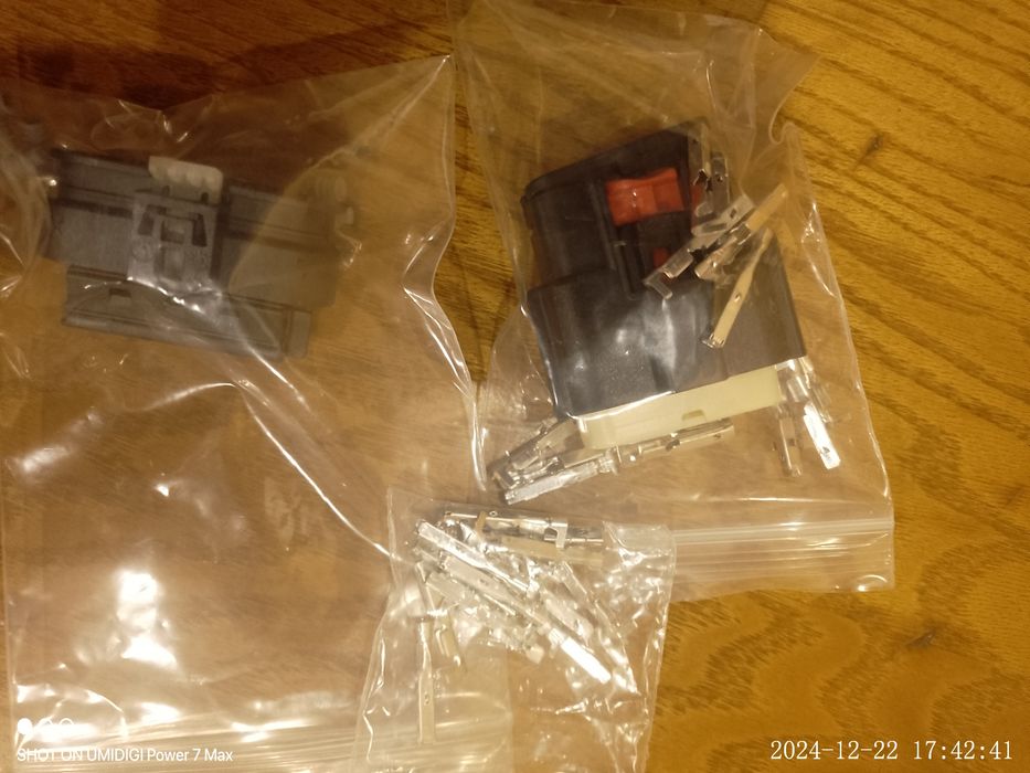 Продам парктроніки tesla model 3 model y и автомобильные разъёмы.
