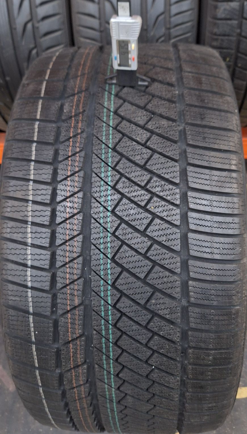 Opona 295 35 R 19 104W Continental ContiWinterContact TS830P