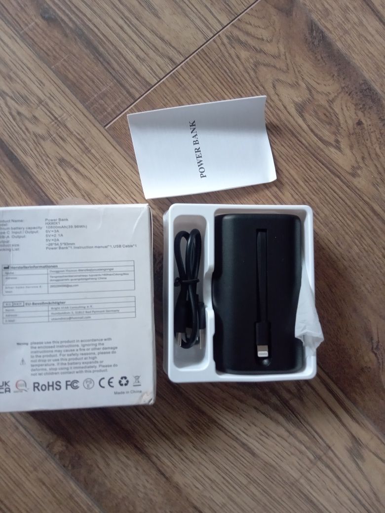 Powerbank Hetp 10800 mAh czarny, z kablem do iPhone