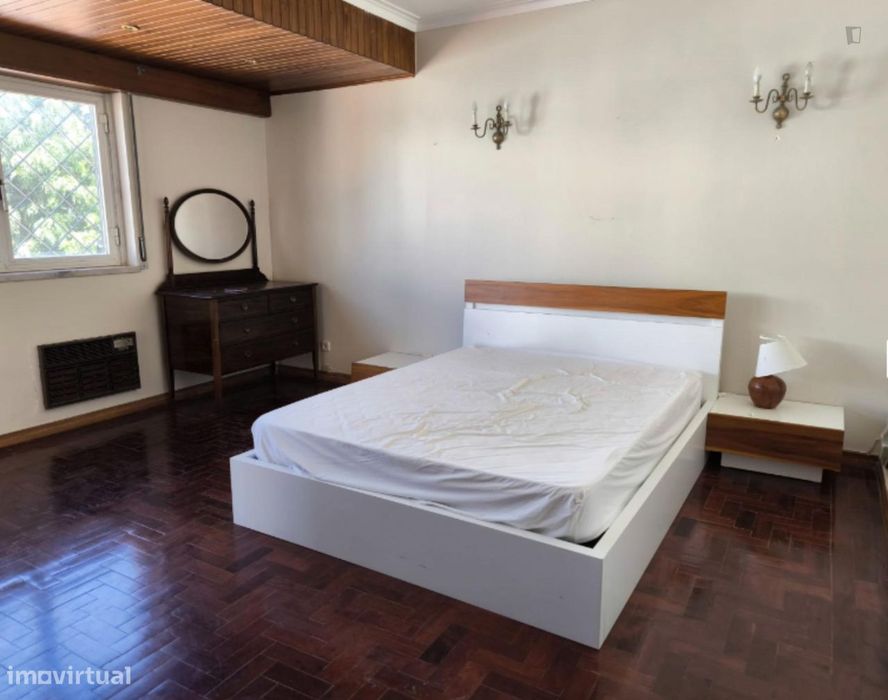 724019 - Quarto com cama de casal em casa com 5...