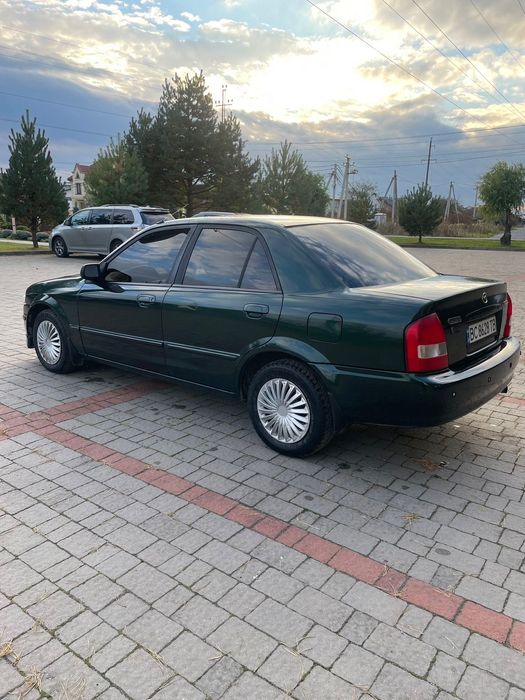 Автомобіль мазда