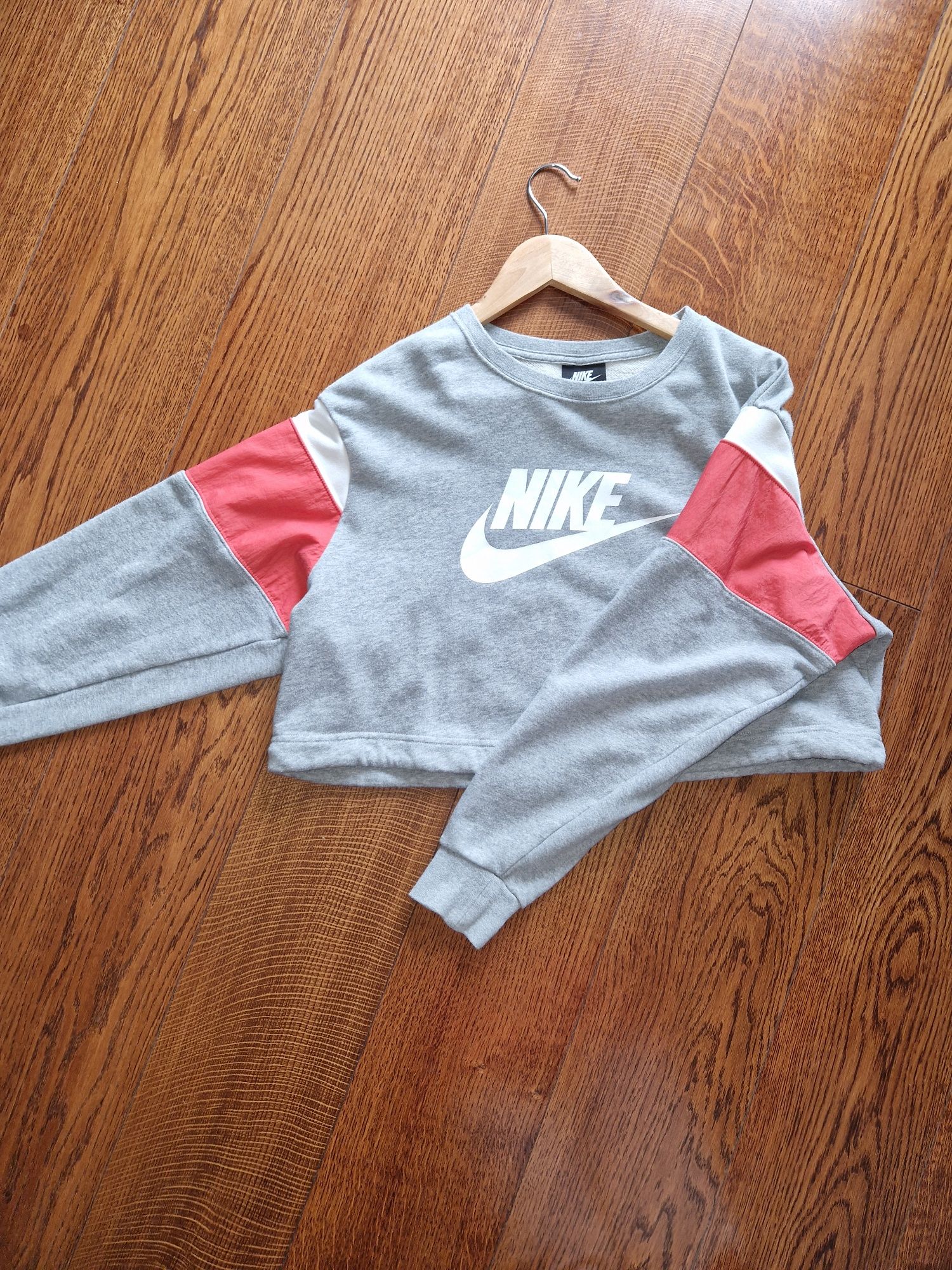 Szara bluza nike