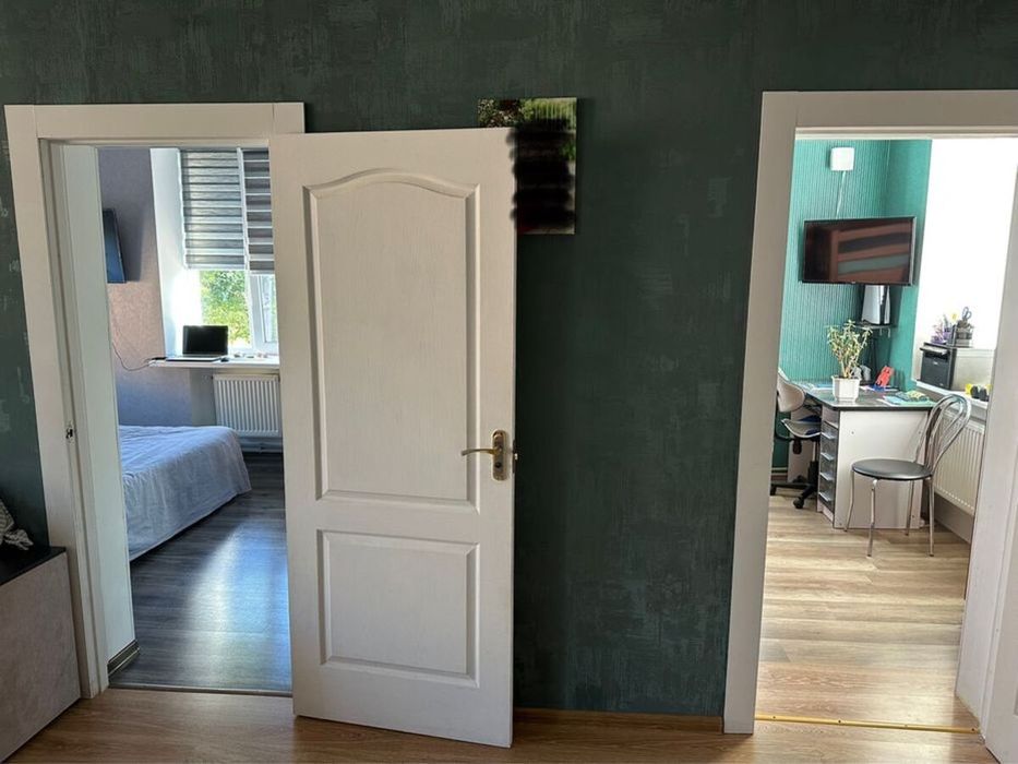 Продам трикімнатну квартиру на Миколаївці.