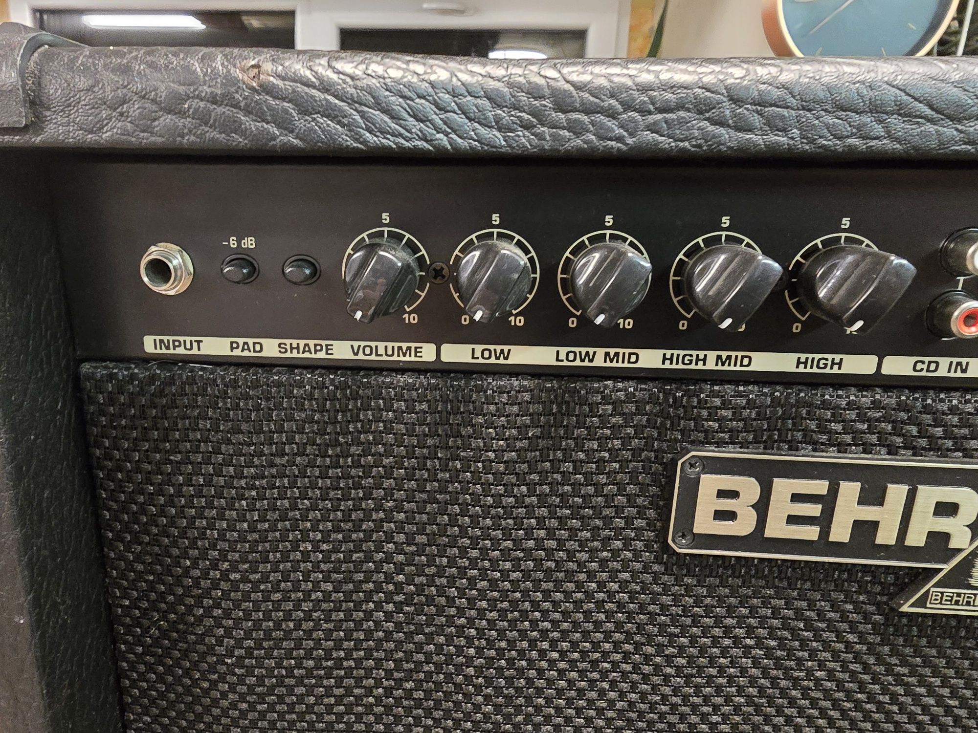 BEHRINGER BX1800 piec wzmacniacz gitarowy.