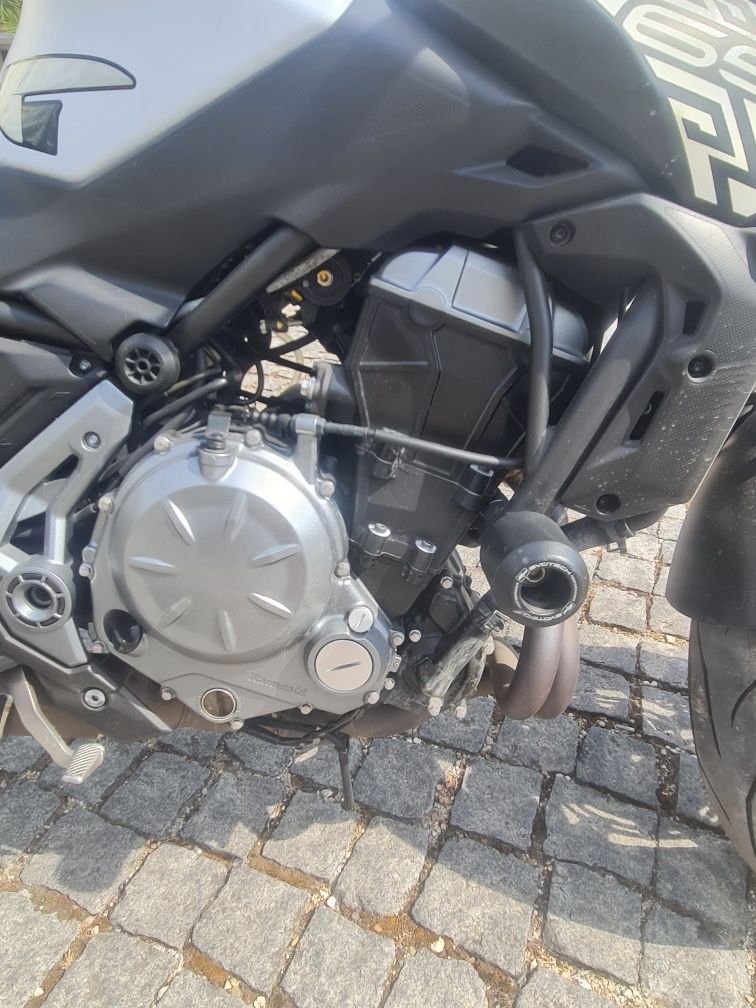 Kawasaki Z650 impecável