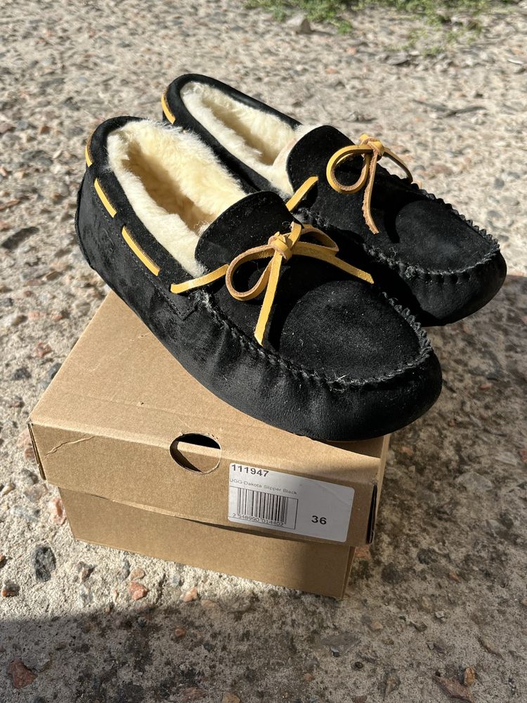 Чорні тапочки/мокасини UGG W Dakota