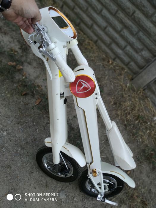 Електросамокат Тесла